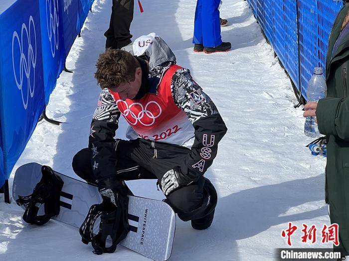 开云体育在线-LPL传奇谢幕，球迷泪洒赛场