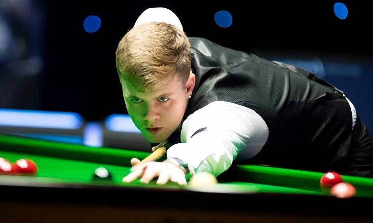 包含滚球预测战队状态火热，誓夺总冠军的词条