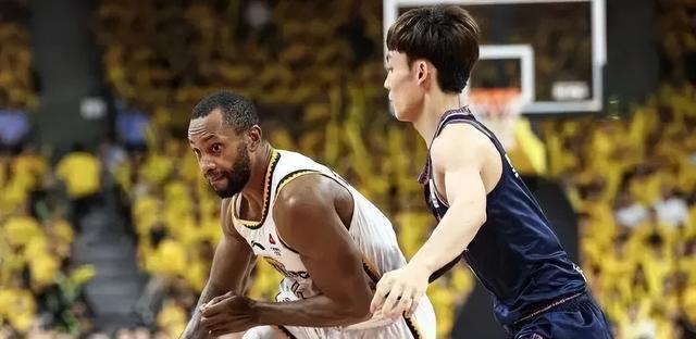 焦点大战：篮球上演巅峰碰撞的简单介绍