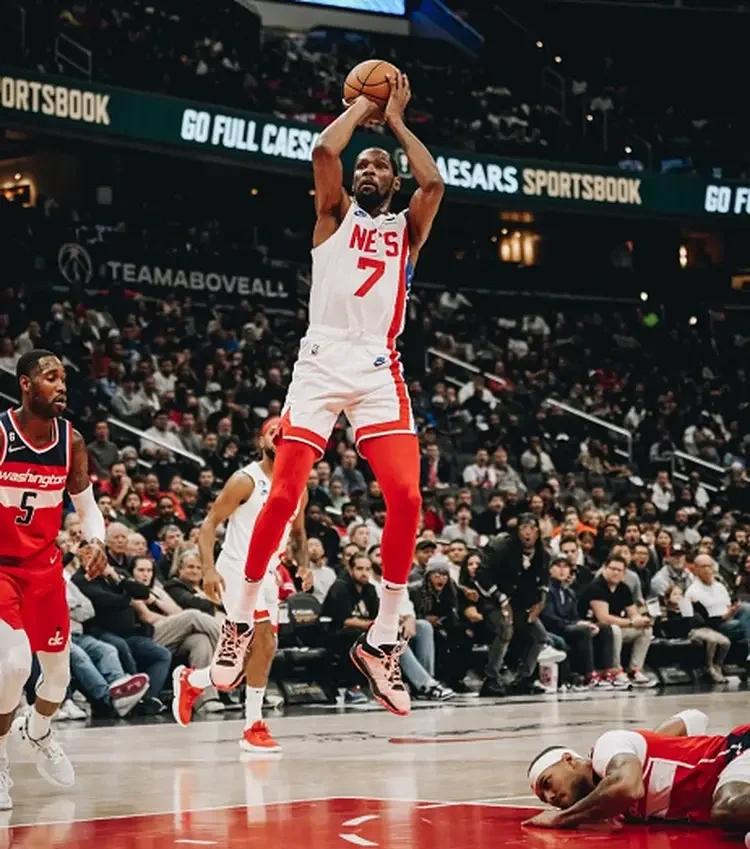 江苏队逆转篮网，杜兰特扛起全队