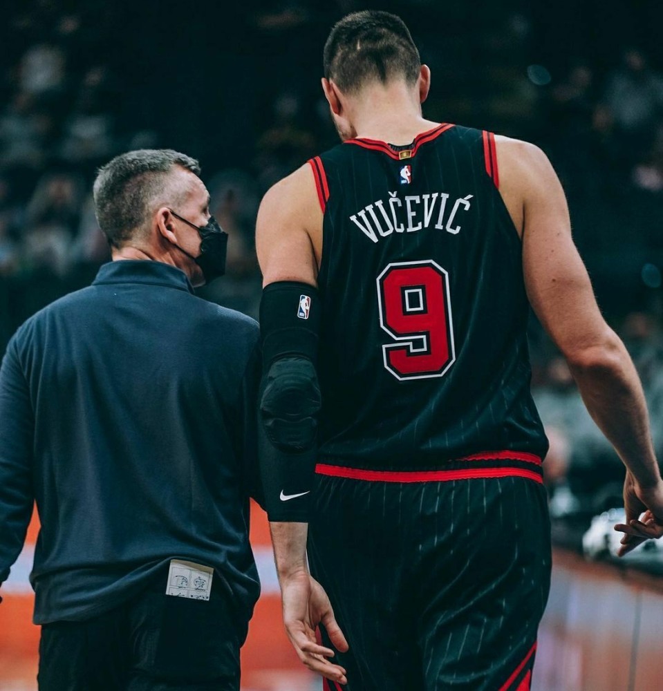 上海队翻盘新疆队,武切维奇带队取胜 上海队翻盘新疆队,武切维奇带队取胜