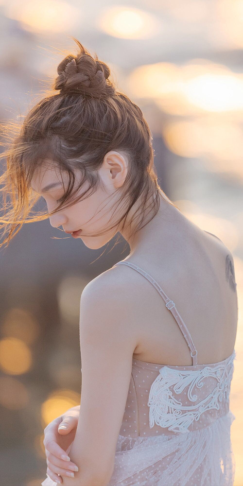 当凤凰城的烈焰吞噬铁壁—布克在废墟中重铸誓言 太阳灼穿活塞的背后，一次关于天赋、质疑与救赎的篮球叙事