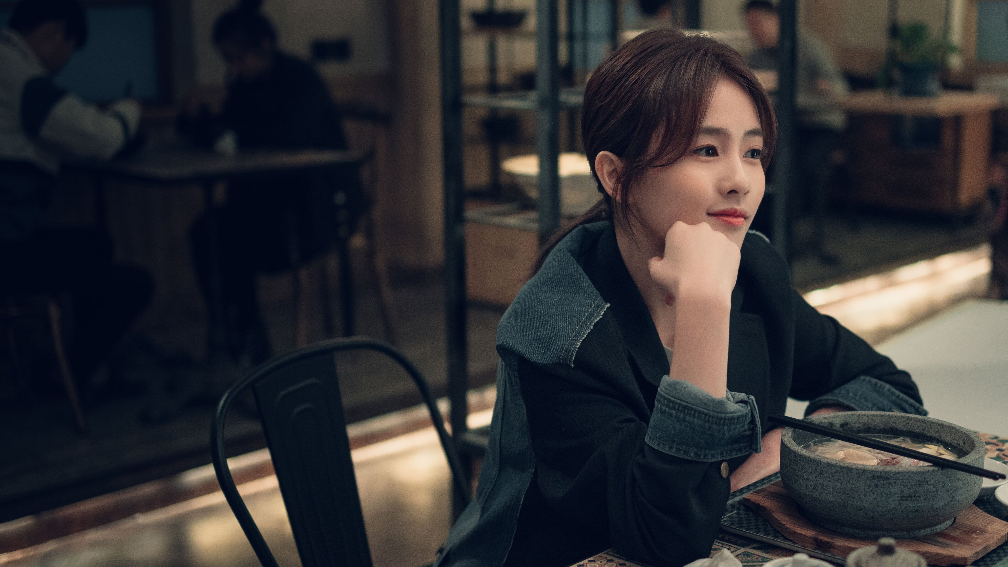 开云体育登录-跨界之星闪耀，恩比德如何在F1年度争冠之夜抢镜